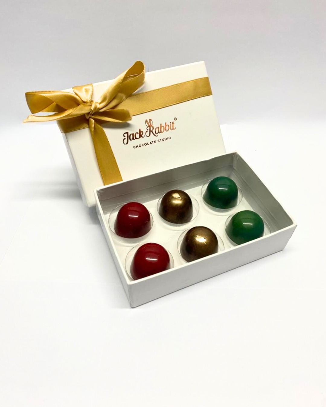 Luxury Christmas bonbons by Jack Rabbit Chocolate Studio – handcrafted artisan chocolates in festive flavours Peppermint Crisp Pudding, Christmas Cracker Crunch, and Eggnog.